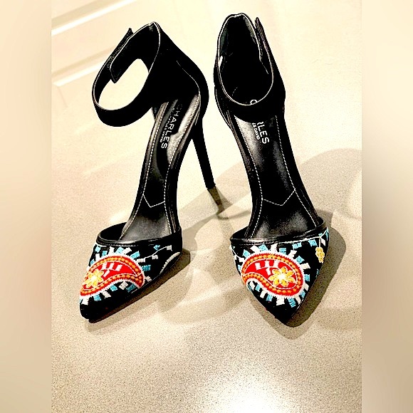 CHARLES BY CHARLES DAVID Pointer Pump Size 8 Color-BlackEmbroidered/Mesh 💕 - Picture 7 of 14